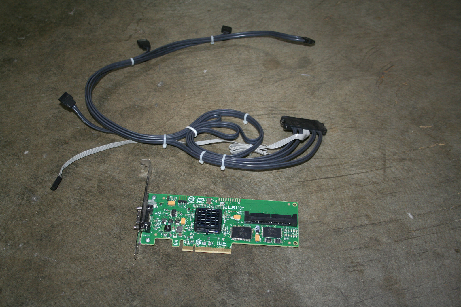LSI LOGIC 500605B SAS Raid Controller  -used - parts or repair - server 