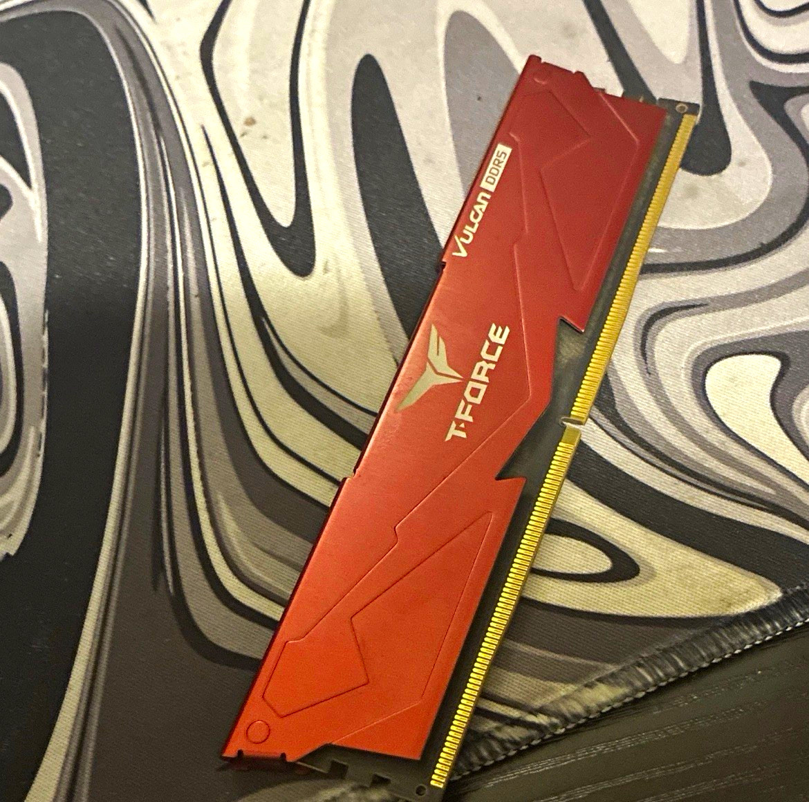 TEAMGROUP T-FORCE Vulcan DDR5 16GB DDR5-6000 288-Pin DIMM 1x16GB