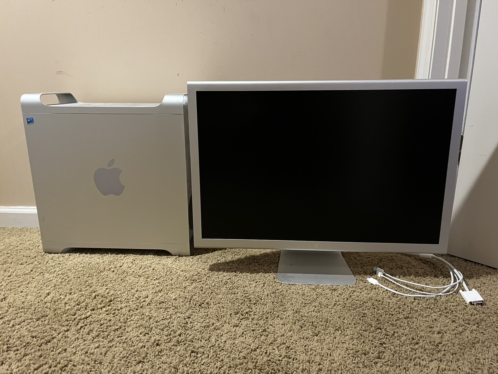 Apple Mac Pro 5,1 Desktop + Apple Cinema Display Monitor GREAT CONDITION