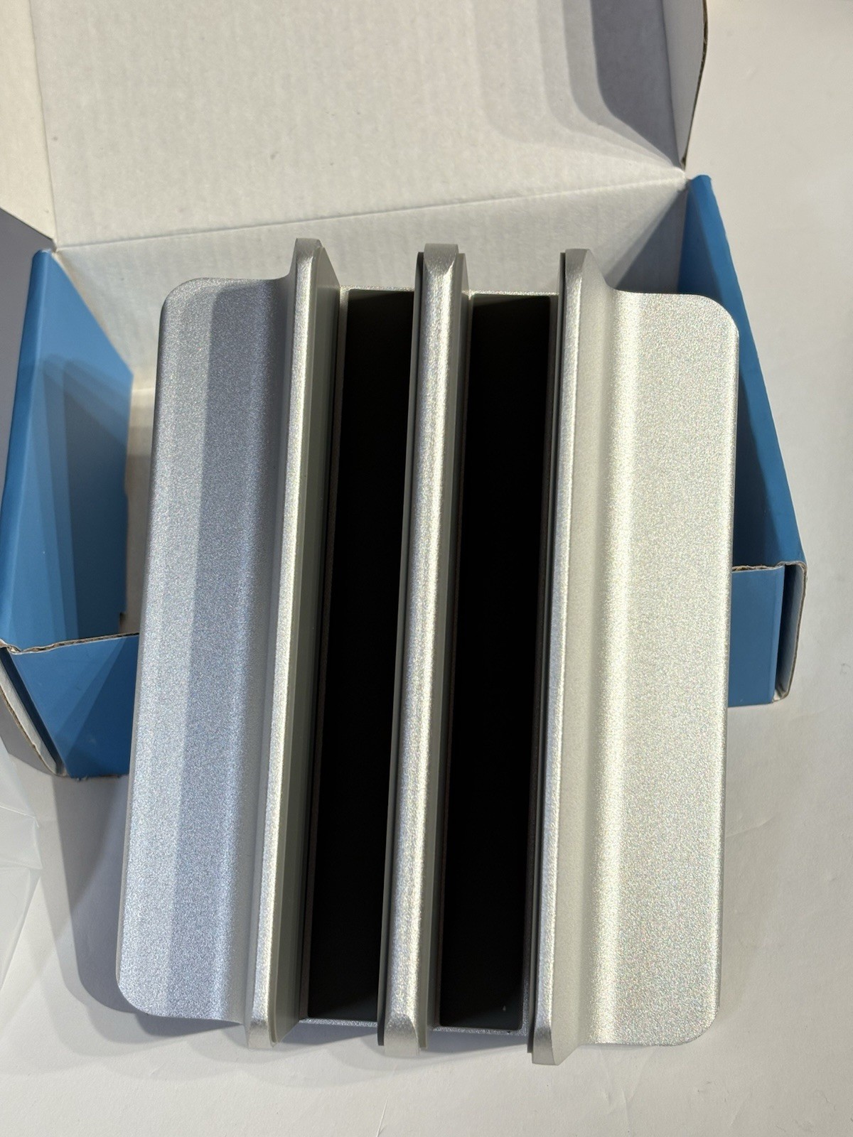 OMOTON LD02 Vertical Laptop Stand Adjustable Aluminum MacBook Holder