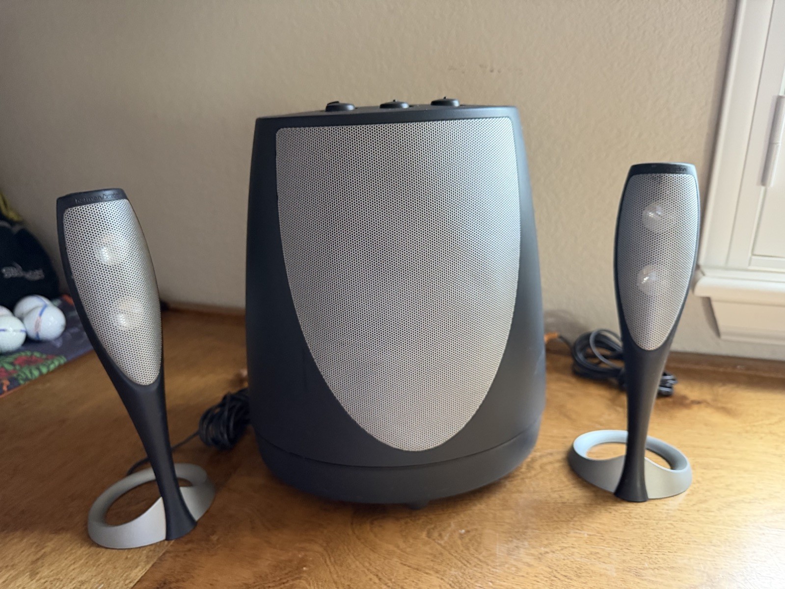 Harmon Kardon Model HK695-01 Powered Multimedia Subwoofer/Speaker Set Computer