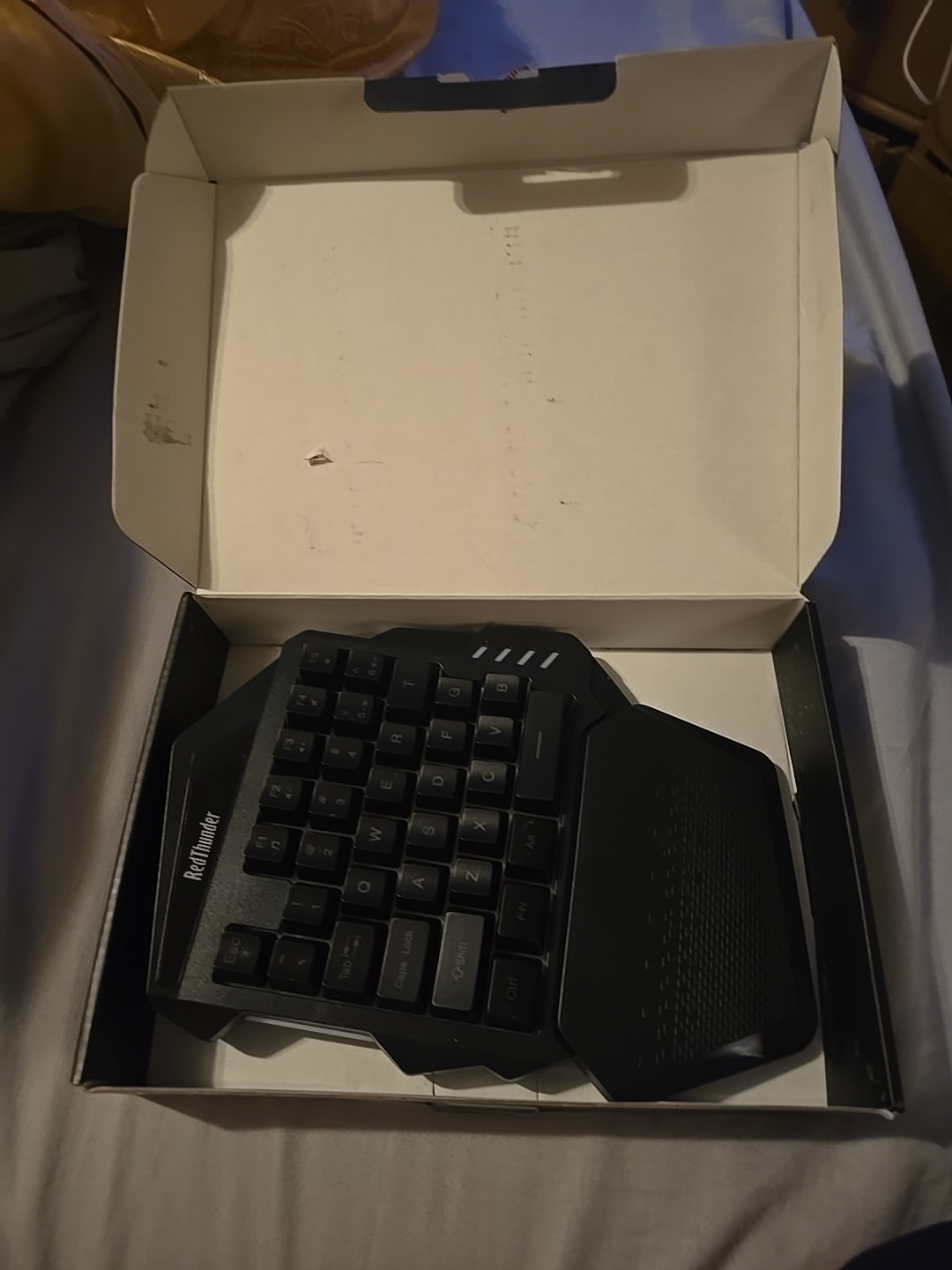 Red Thunder-Single Handedly Gaming Keyboard G60 New Open Box