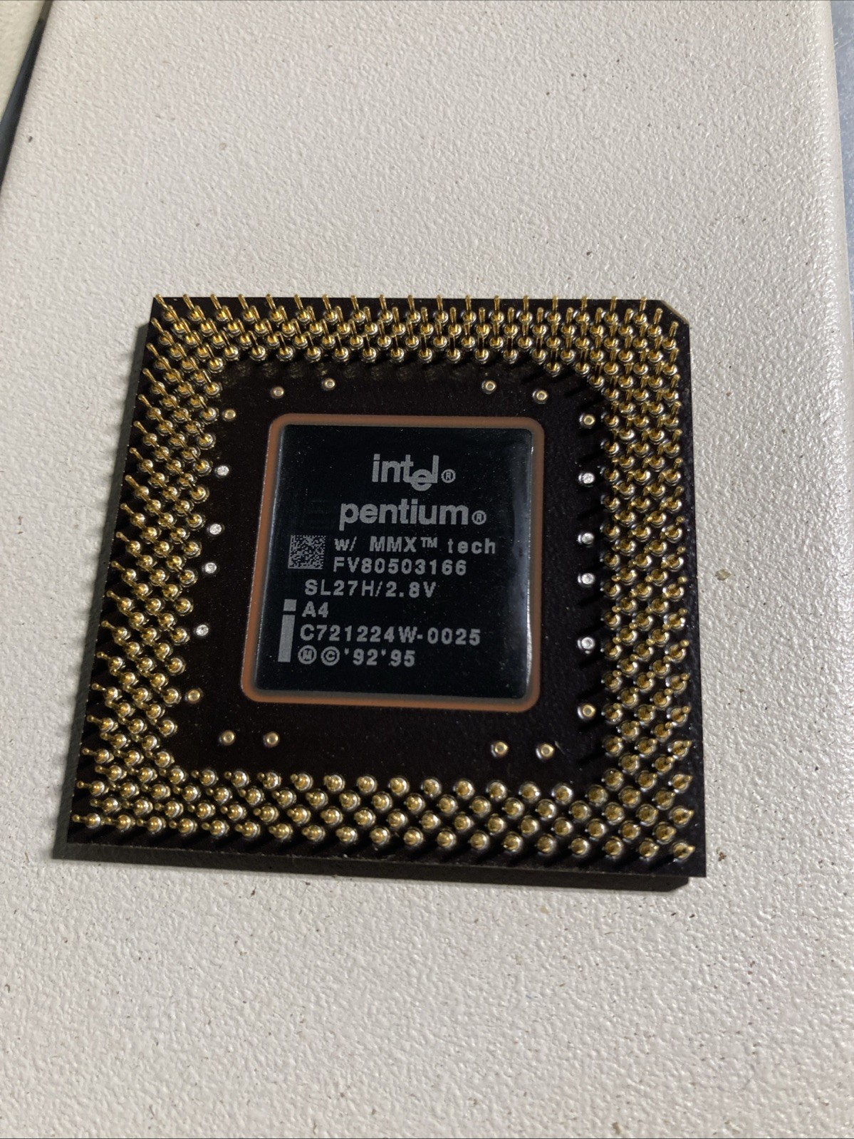 Vintage Intel Pentium w/MMX tech 166 FV80503166 SL27H/2.8v Socket 7 CPU Gold