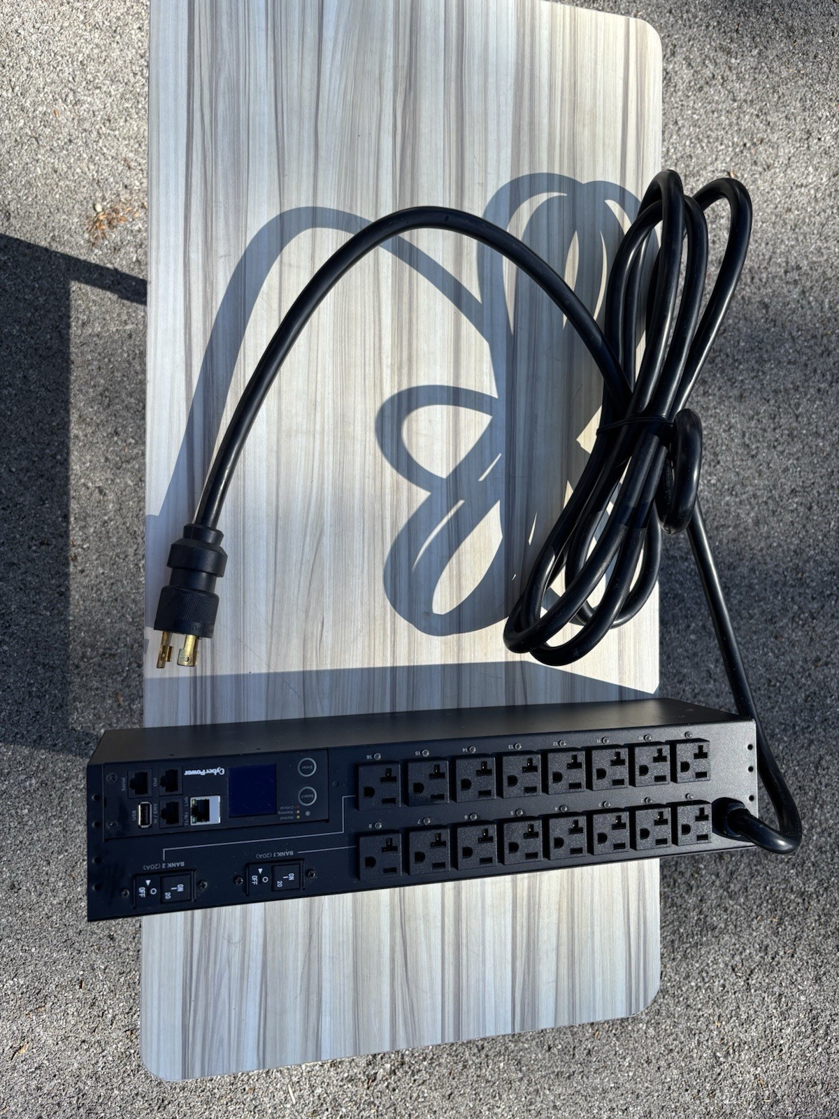 CyberPower PDU81003 Switched Metered-by-Outlet PDU Series (16) NEMA 5-20R outlet