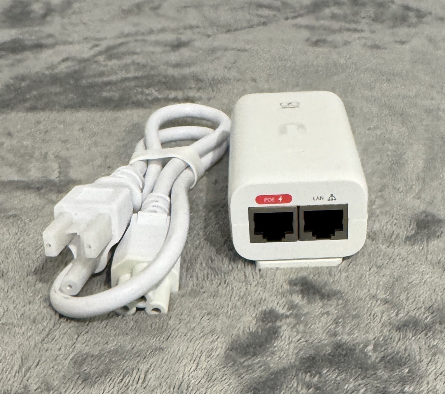 Ubiquiti Networks UPOE PoE Adapter, 2 LAN Ports, Wired Ethernet, White