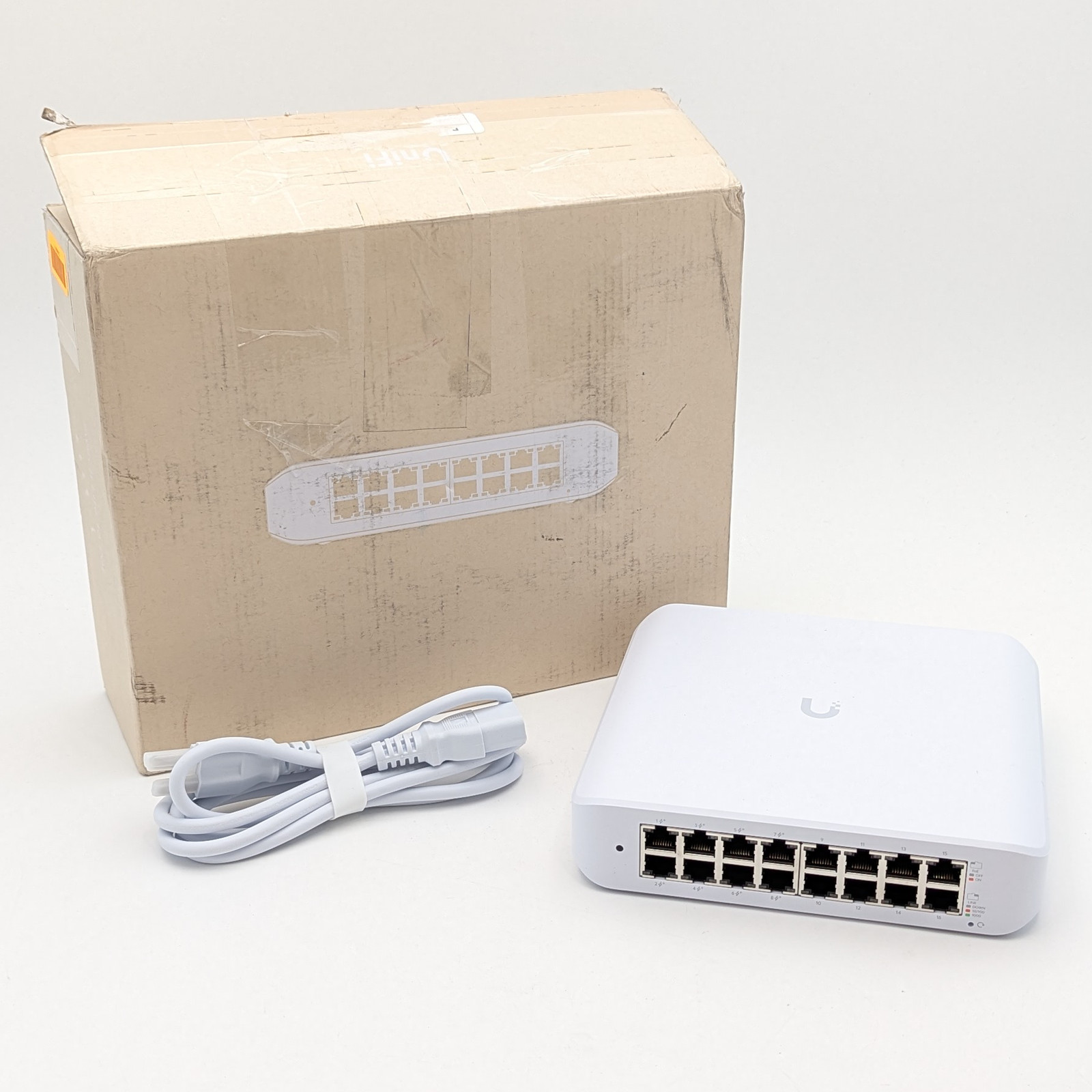 Ubiquiti UniFi Lite 16 PoE Switch | 8x PoE+ | 8x GbE | White | USW-Lite-16-POE