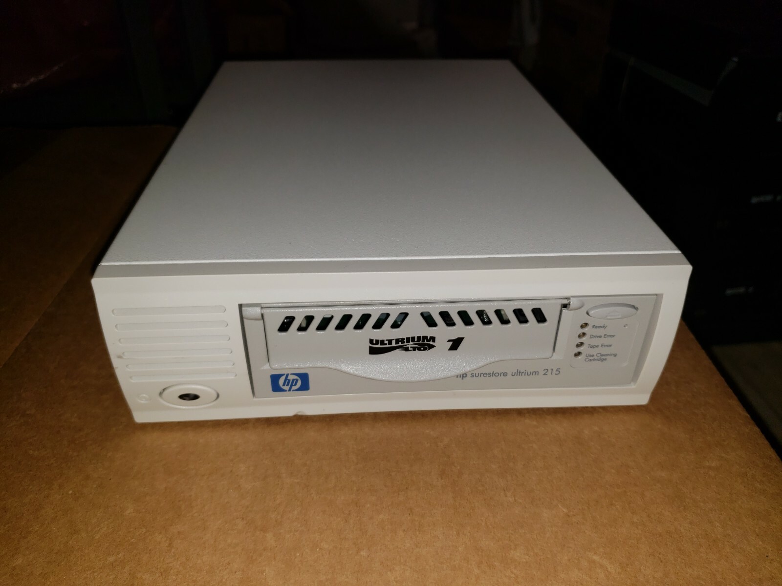 HP SureStore Ultrium 215 LTO1 C7421B External Tape Drive 
