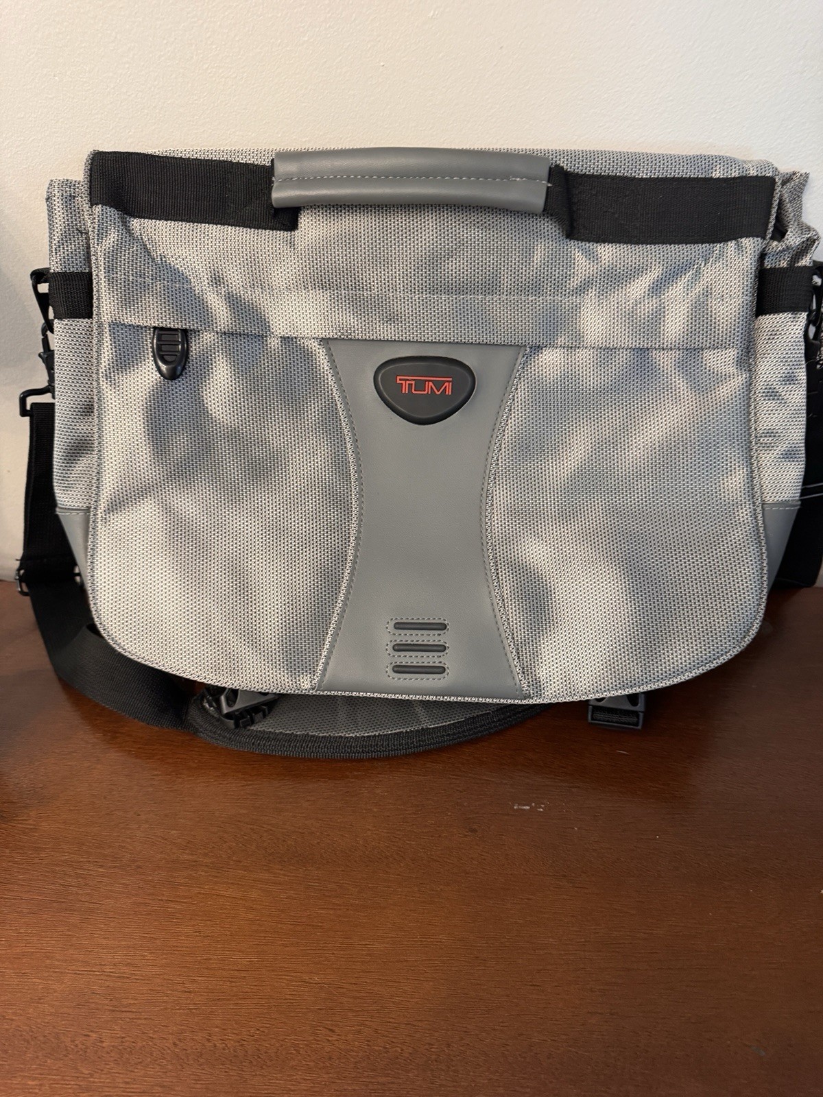 TUMI T2 Tech Heavy Duty Gray Expandable Messenger Bag. Only Used Once.