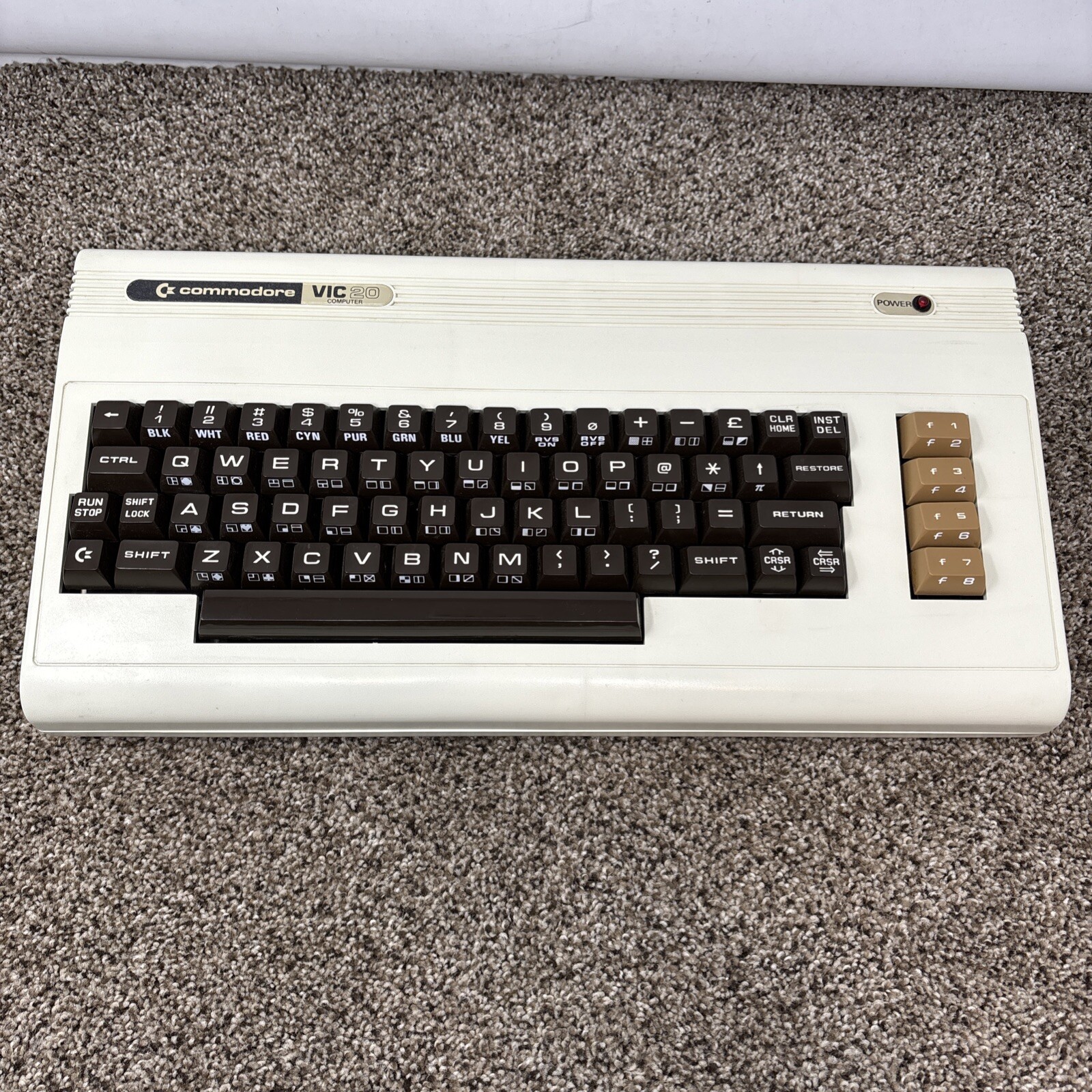Commodore Vic-20 Computer - w/ PET Keys - Works Great Low Serial Number