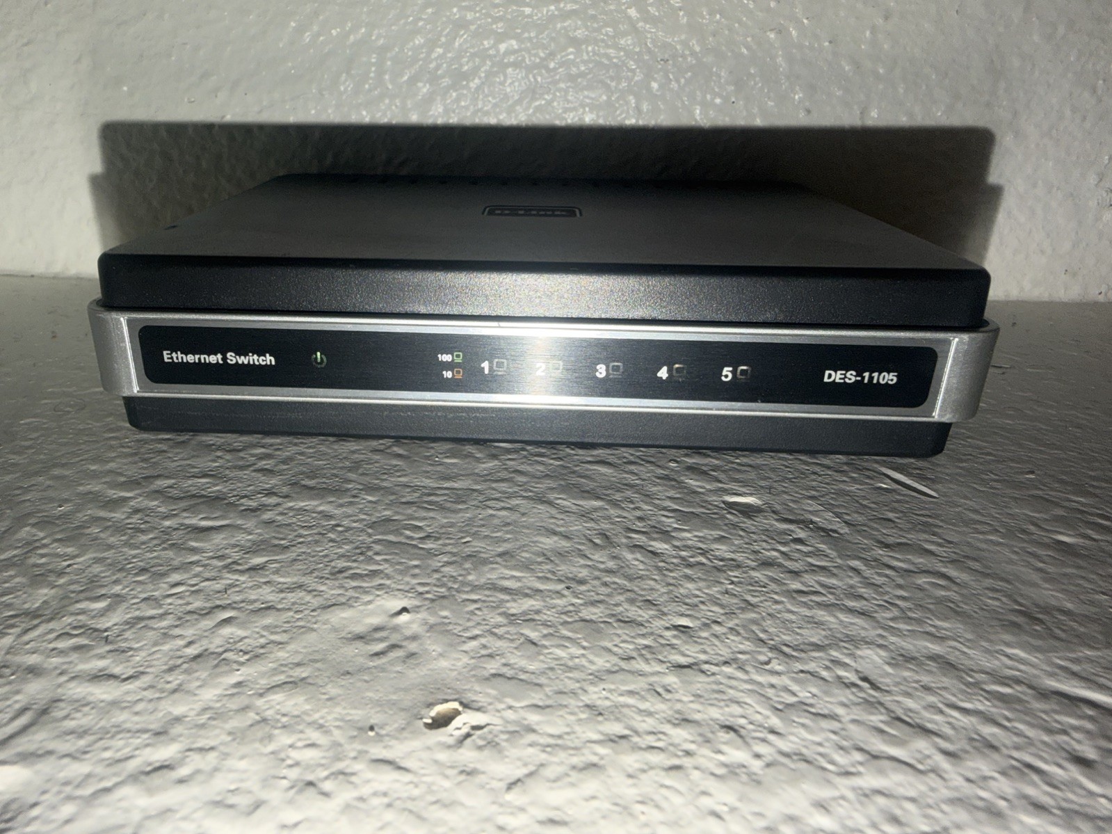 D-LINK DES-1105 5-Port 10/100 Desktop Switch 