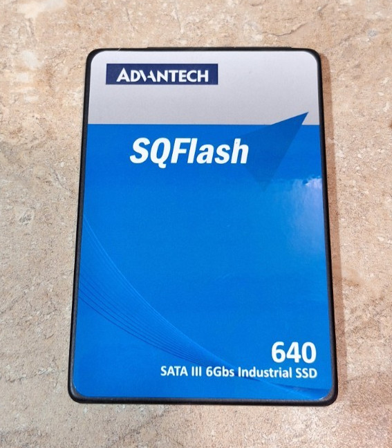 Advantech SQF-S25M2-64G-SBC 64GB 2.5 SATA III 6 Gbps 5V SQFlash 640 SSD HDD