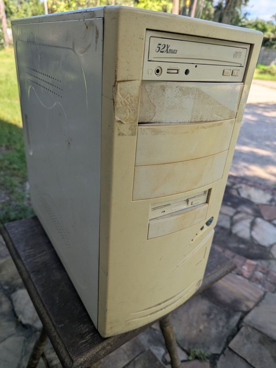 Vintage Beige Desktop PC Tower ATX Case w/ 52X CD-ROM & Floppy TC