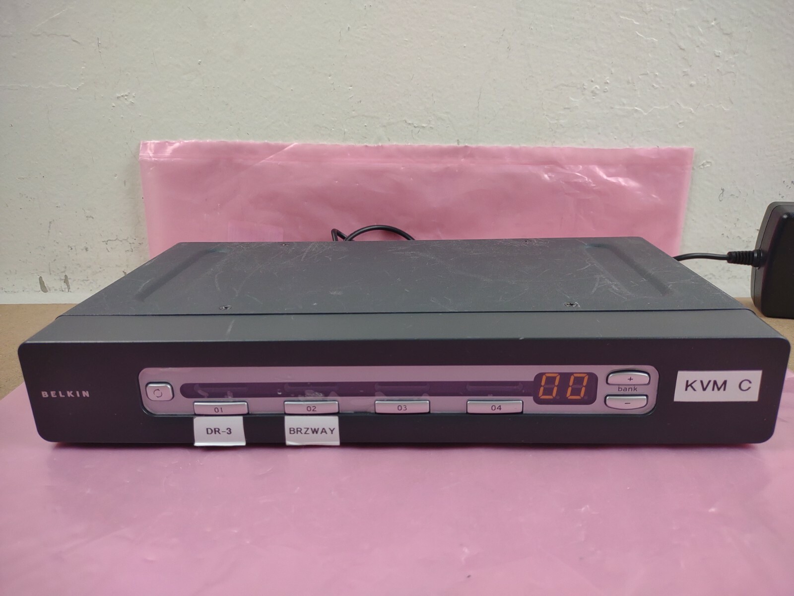 Genuine Belkin F1DA108T 8-Port OmniView PRO2 KVM Switch P81040-A
