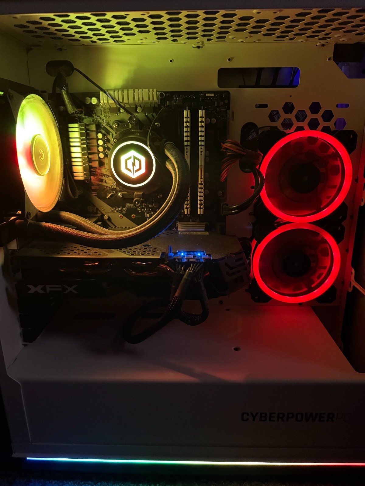 CyberPowerPC Gaming PC – Ryzen 7 & Radeon RX 590 – Keyboard and Mouse Included