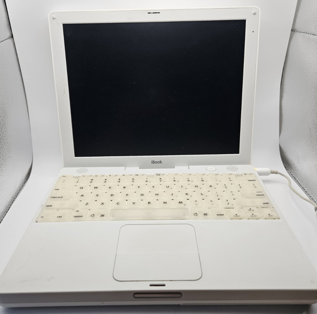 Apple 12" iBook G3 A1005 Laptop Computer 800 MHz 640 MB 30 GB CD Battery Airport