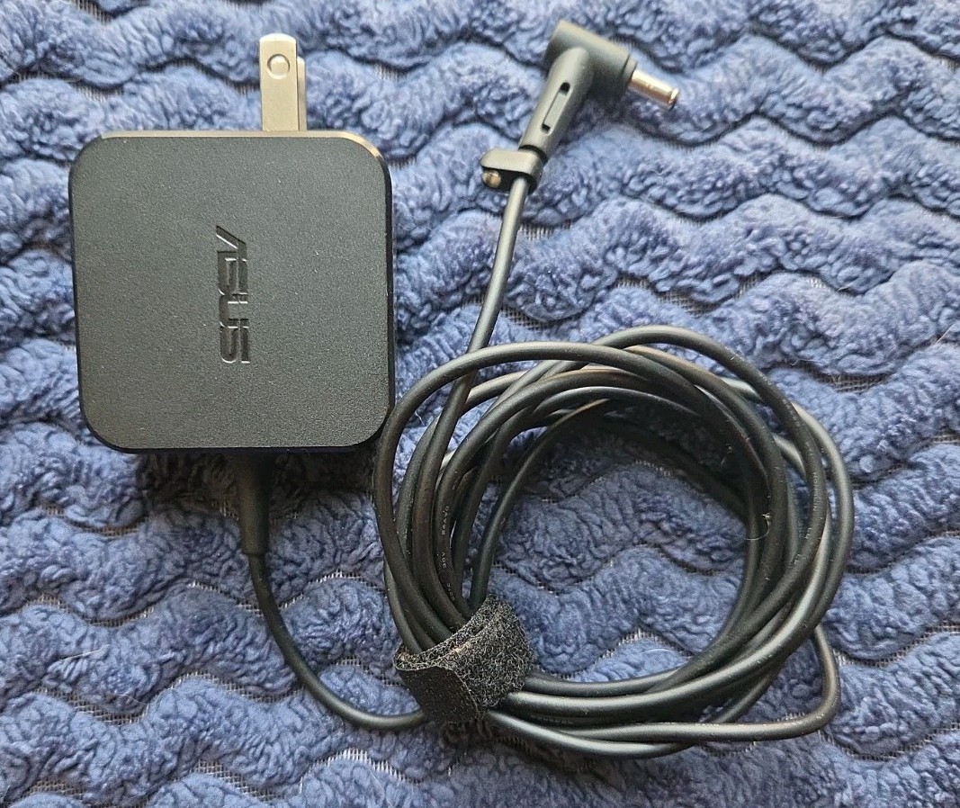 ASUS ADP-33AW 19V 1.75A 33W Genuine Original AC Power Adapter Charger