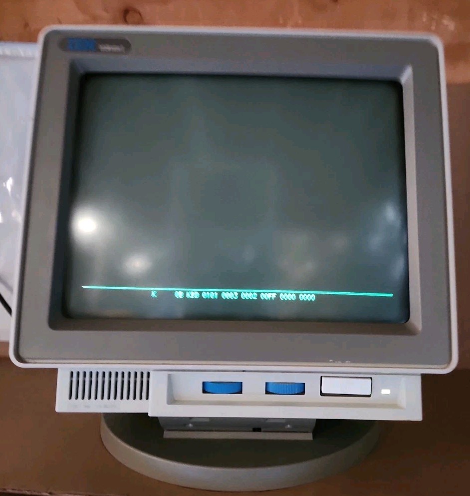 Vintage 1995 IBM InfoWindow II 3486 CRT Display Terminal POWER TESTED w/ Key