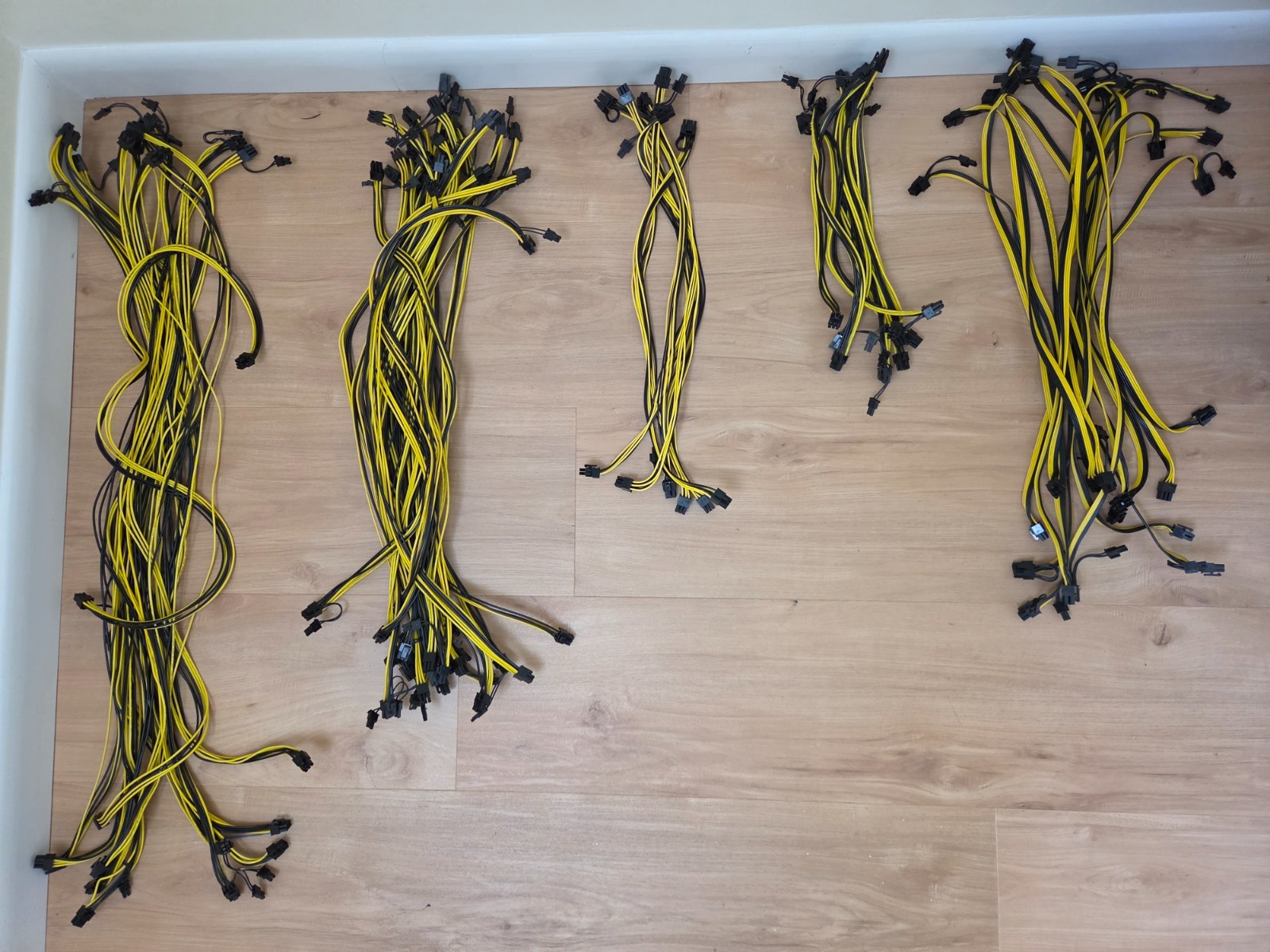 Lot of  8Pin (6+2Pin) PCI-E Cables, Splitters and Extenders
