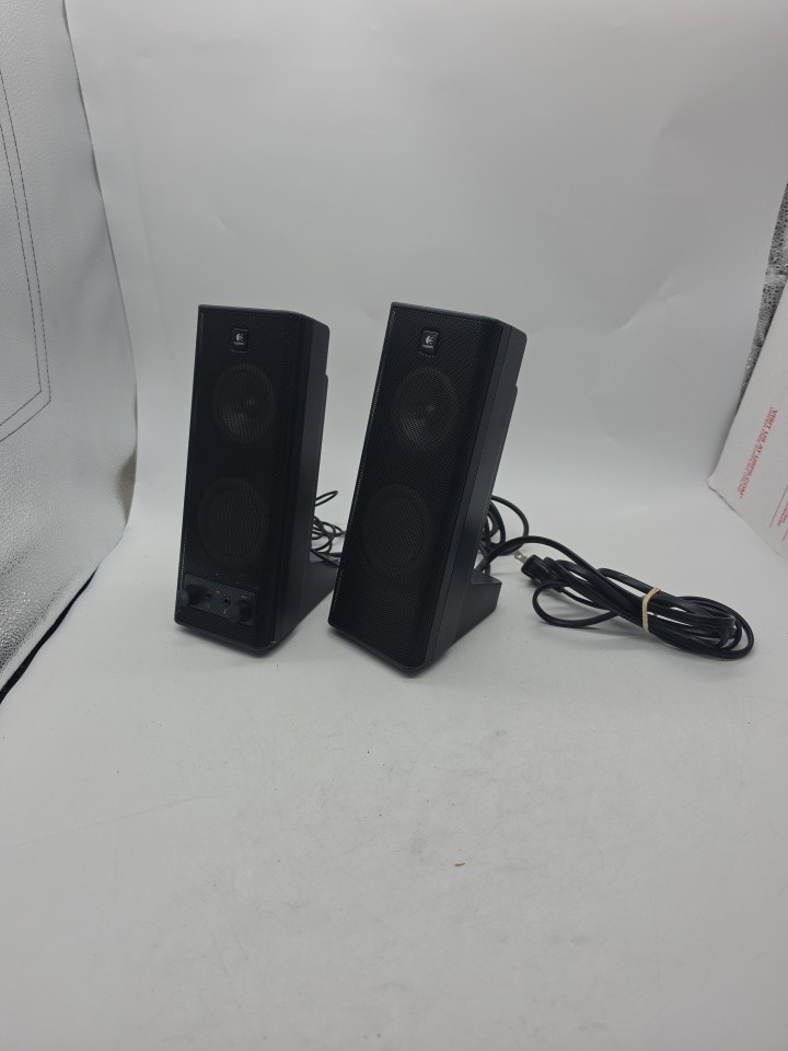 Logitech X-140 Computer Stereo Speakers - 5 Watts S32 Mint Tested Working 