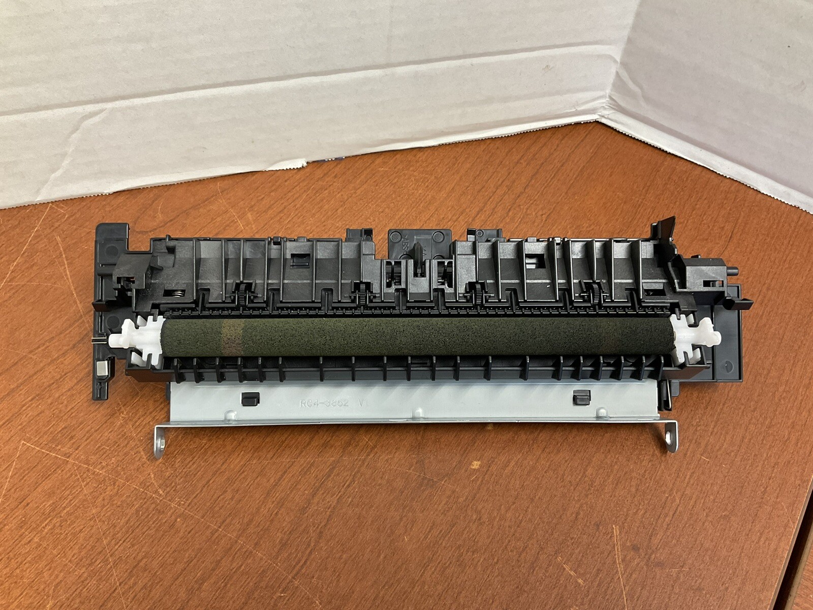 BEHIND BACK DOOR WIDE PAPER ROLLER - HP Color LaserJet Pro MFP M283CDW Printer