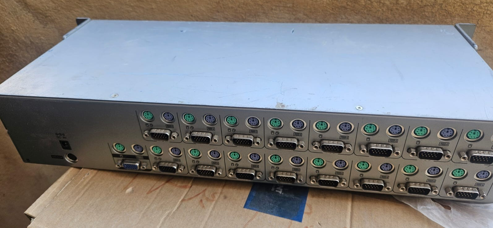Intellinet Network Solutions 16-Port Rackmount KVM Switch