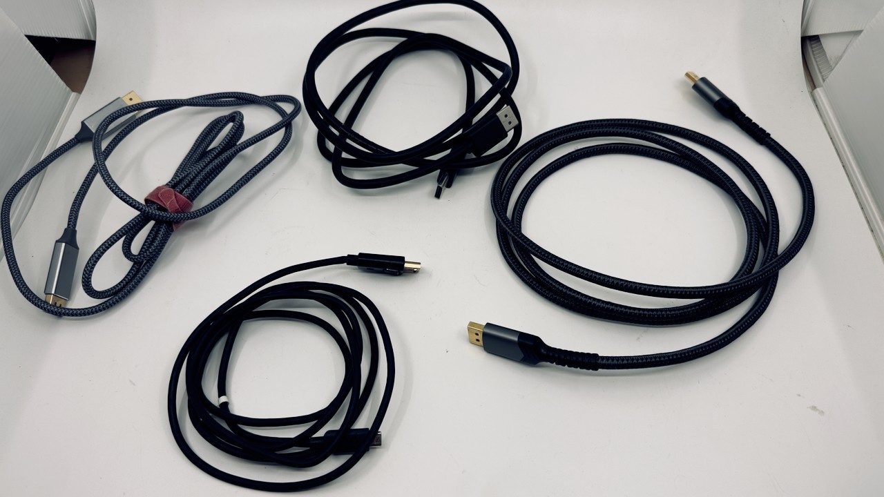 Premium Cable Lot — USB-C to DisplayPort 4K + JSAUX HDMI + DisplayPort + USB-C C