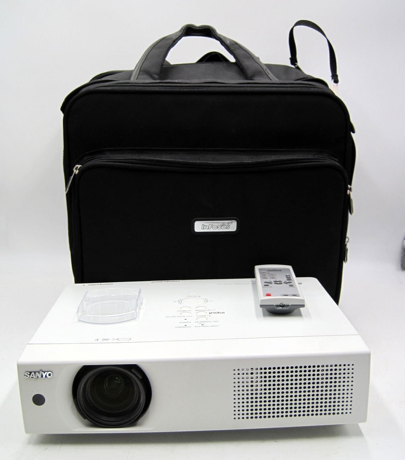 Sanyo PLC-XU105 Pro Xtrax Multiverse XGA Projector 4500 Lumens 65 HOURS