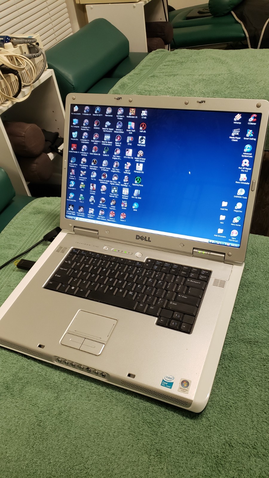 17" HUGE SCREEN GAMER Dell E1705  XP, HUGE AMT OF GAMES NVIDIA, 3GB NewBtWkGr8