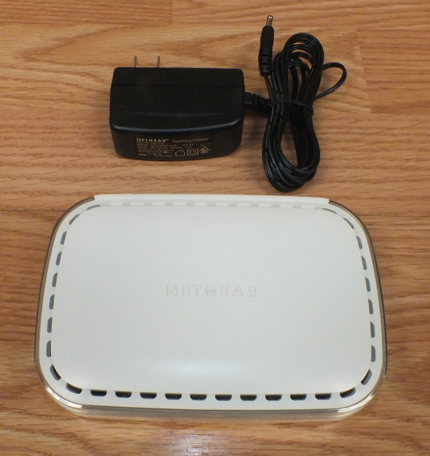 Genuine Netgear (FS605) 5 Port 10/100 MBPS Switch With Power Supply **READ** 