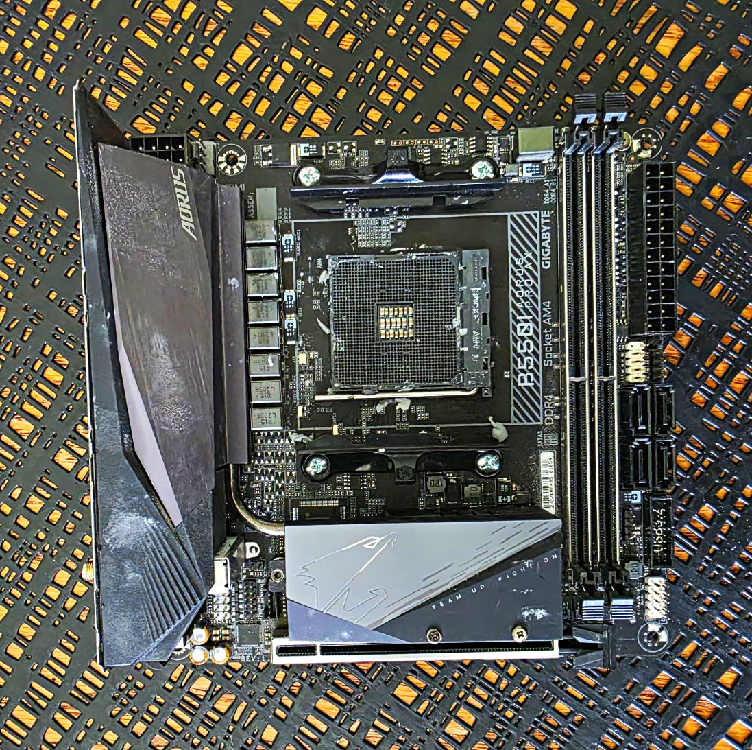 GIGABYTE B550I AORUS PRO AX Mini-ITX AM4 AMD DDR4 WiFi AX Motherboard