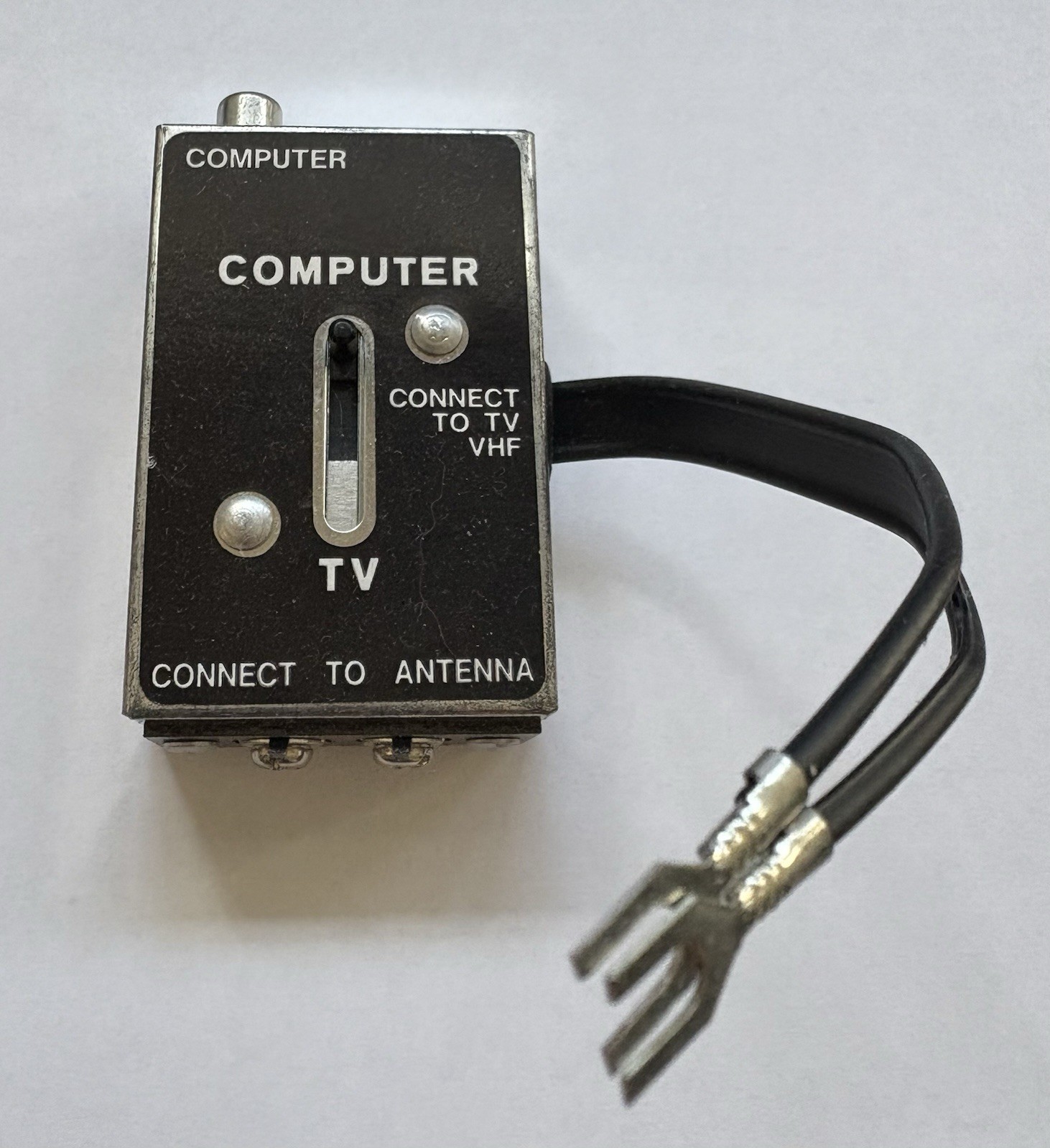 Vintage RF Switch Box Computer/TV Selector – Atari Commodore VIC-20 C64 Retro