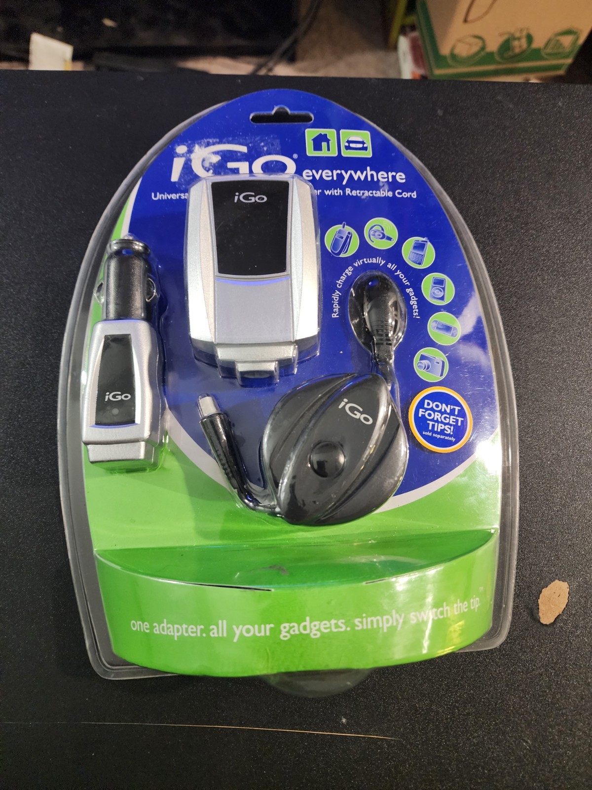 iGo everywhere Universal Wall and Auto Power Adapter with Retractable Cord New