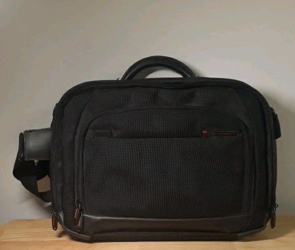 Samsonite Pro 4 DLX 2 Gusset PFT TSA Briefcase - Black Almost No Wear