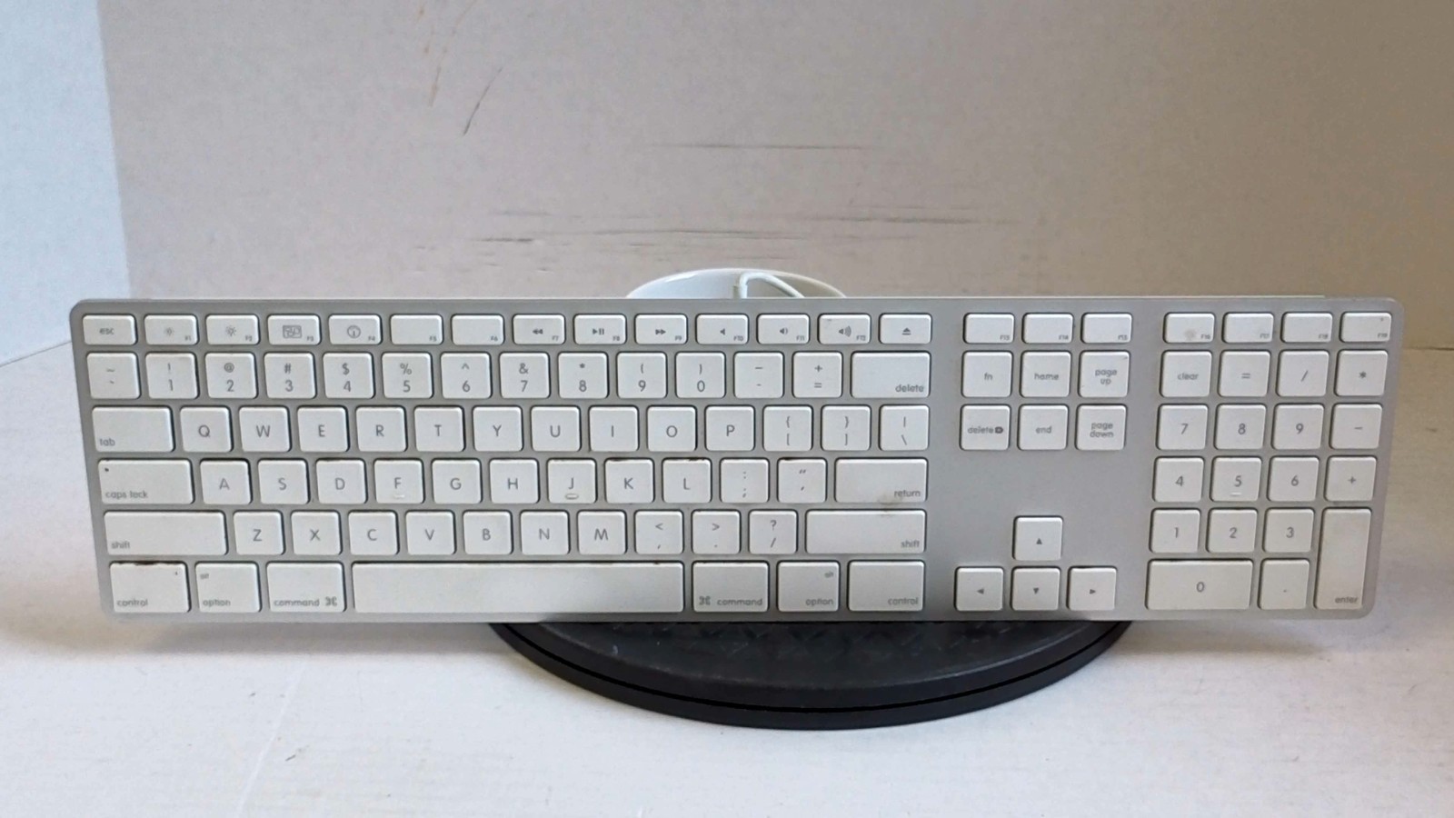 Apple USB Wired Keyboard with Numeric Keypad A1243