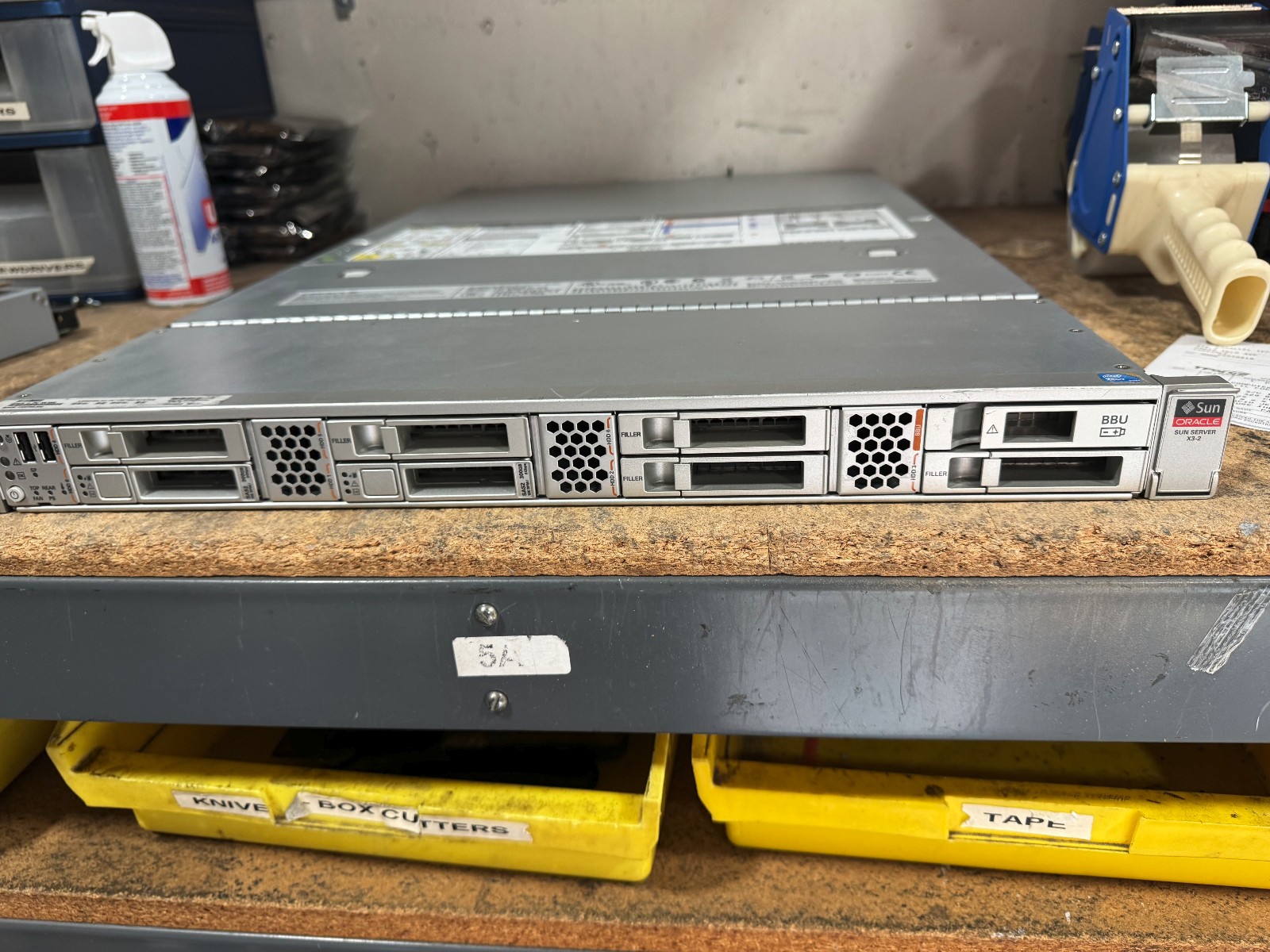 Sun Oracle X3-2 (X4170 M3) 8SFF Chassis  2 x 8-core 2.2Ghz 32GB RAM 2 x 300GB