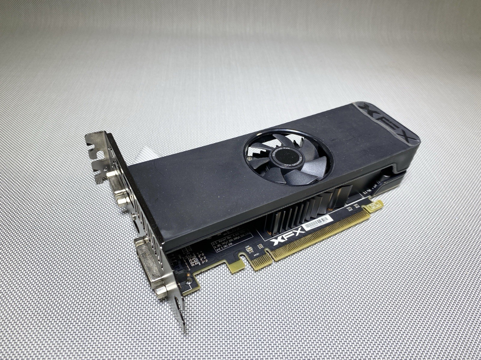 XFX AMD Radeon R7 240 2GB GDDR3 DVI VGA HDMI Graphics Card R7-240A-CLJ -Working