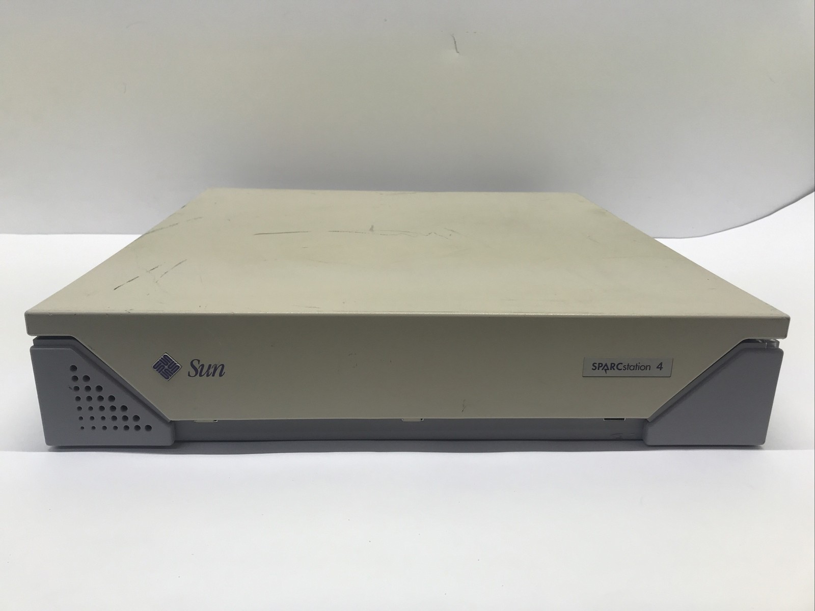 SUN Microsystems SPARCStation 4 544 microSPARC II POWERS ON AS IS