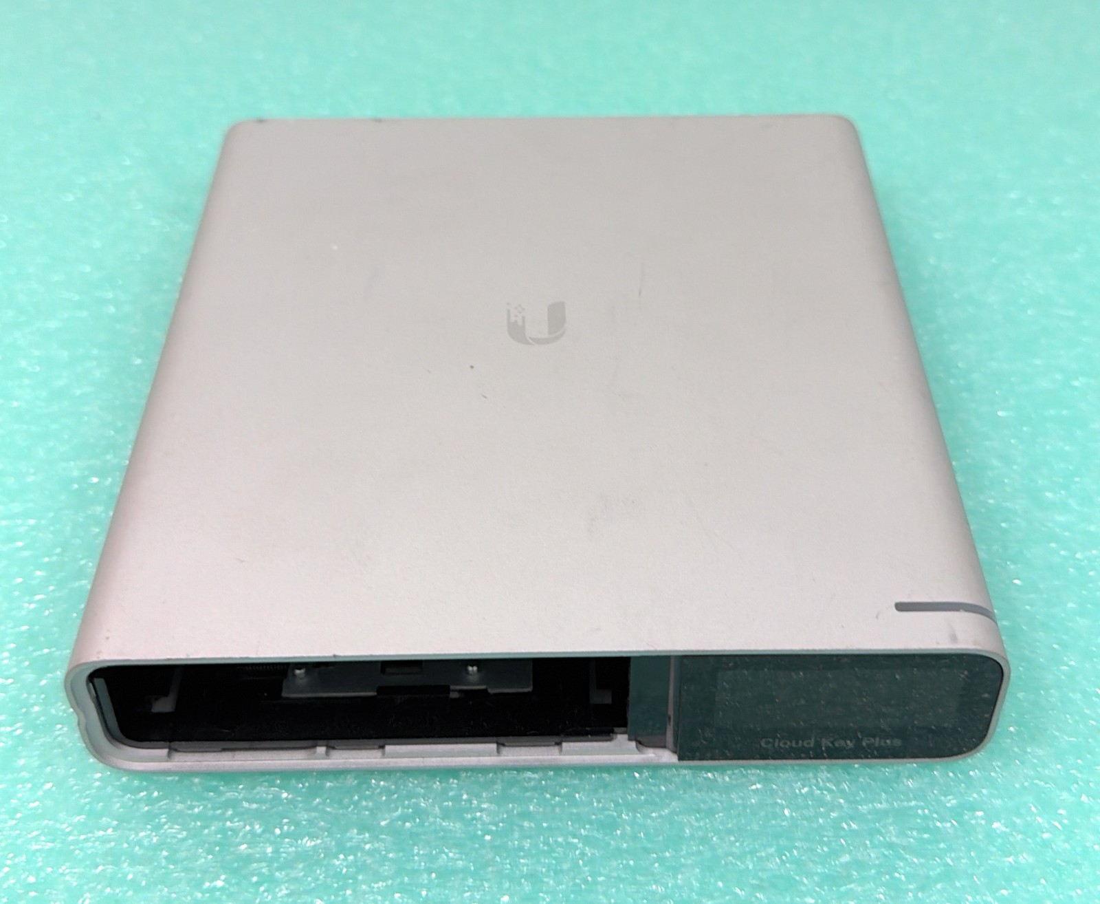 Ubiquiti UCK-G2-PLUS UniFi Controller Hybrid Cloud Key Gen2 PLUS No HDD -READ