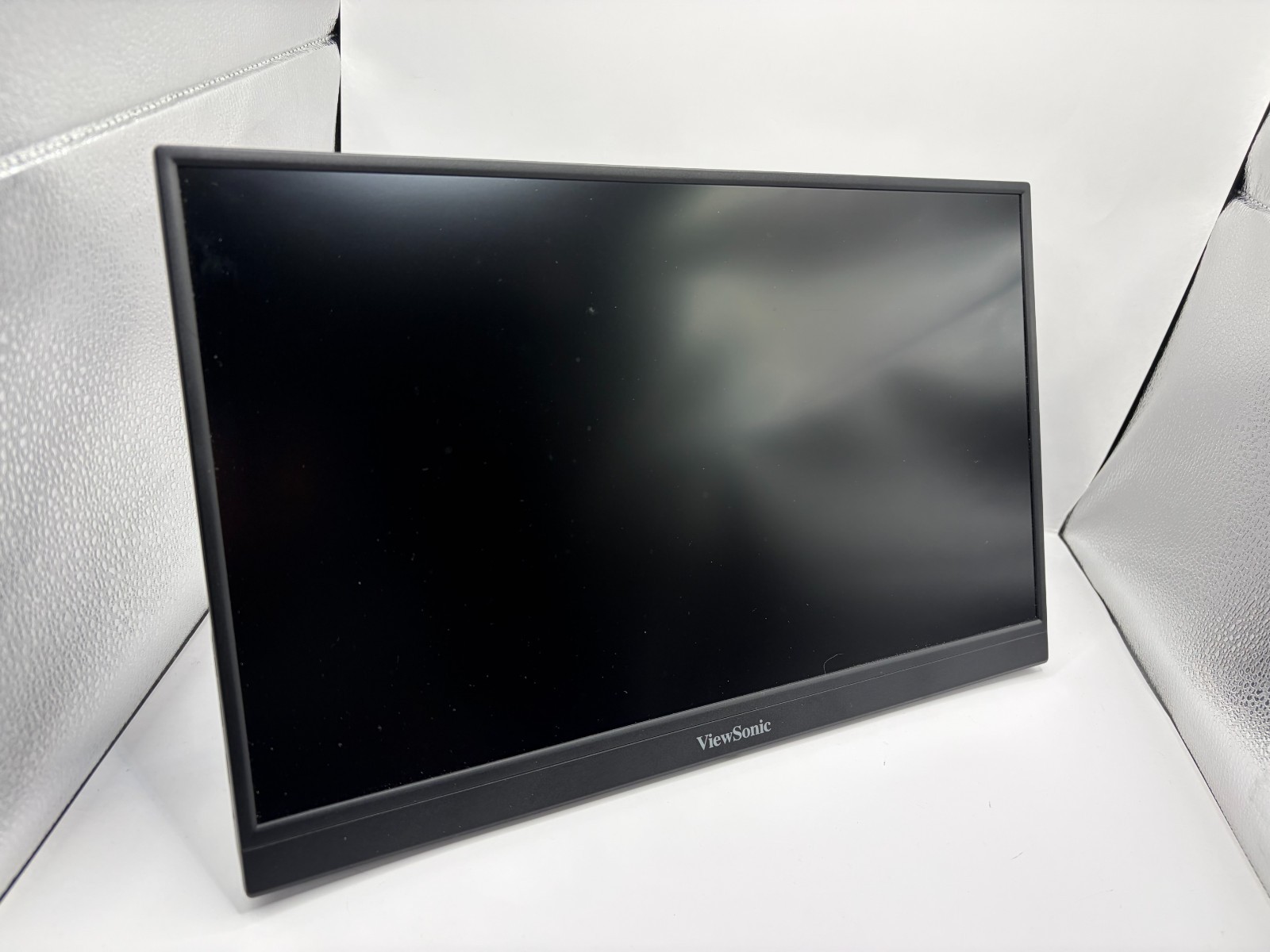 ViewSonic VX1755 17.2in Portable Gaming Monitor 1080p 144Hz USB-C with Cover