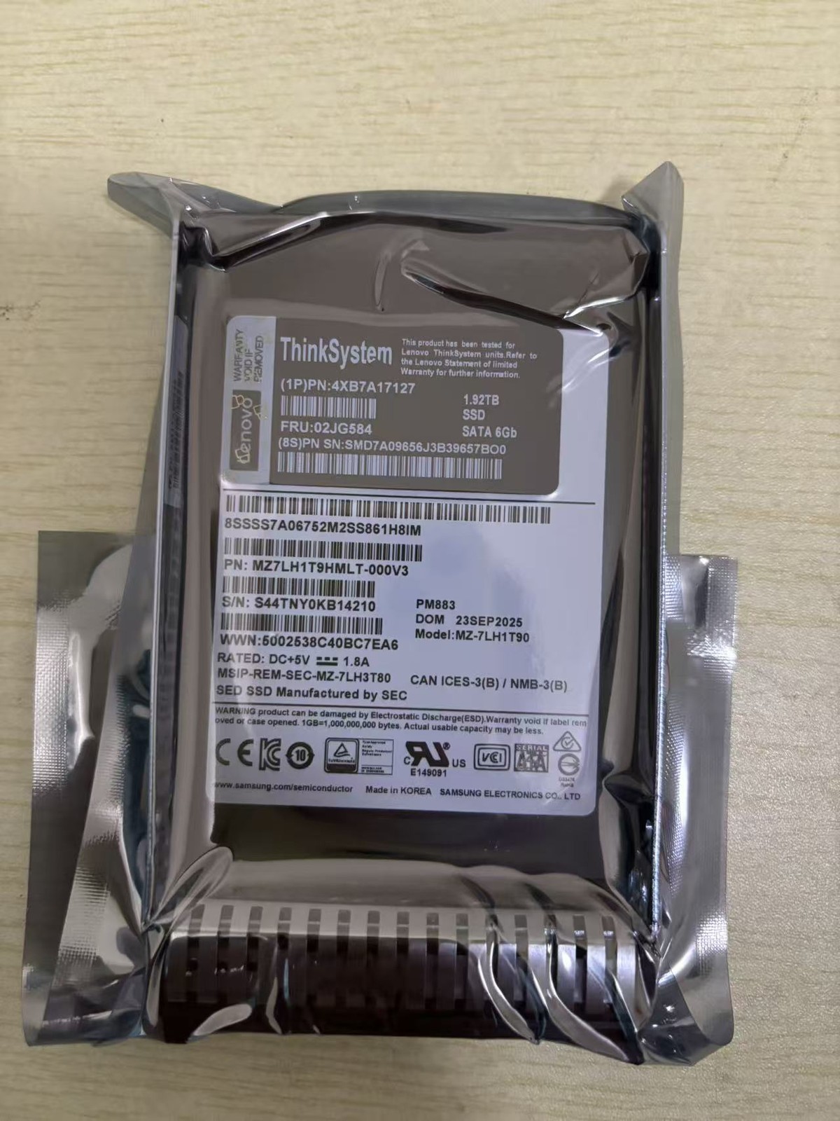 4XB7A90875 New 2PCS Lenovo ThinkSystem 1.92TB SSD