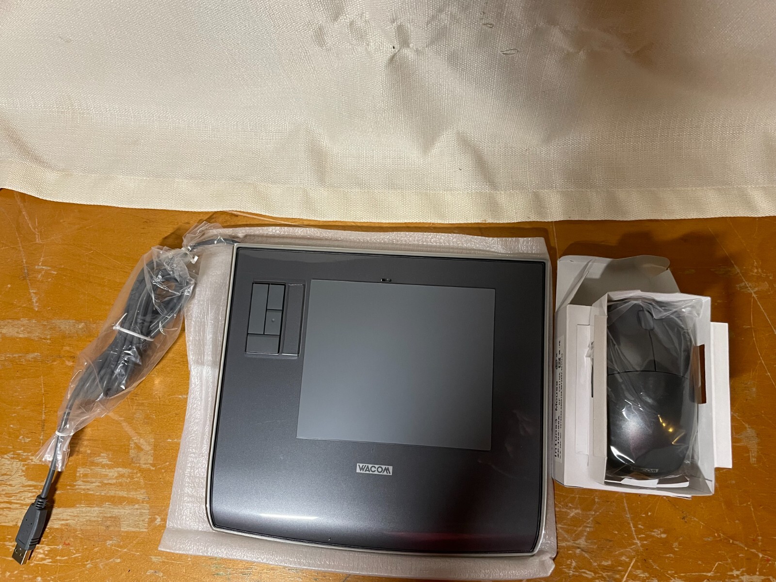 Wacom Intuos3 Professional 4x6 USB Graphics Tablet PTZ-431WJP TABLET + MOUSE.