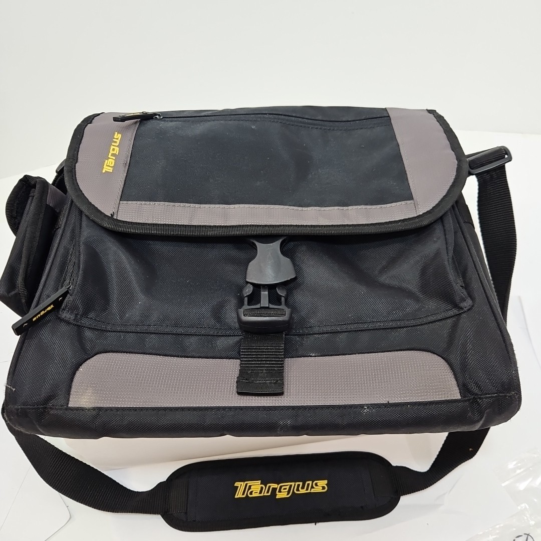 Targus CityGear Mini Messenger Bag Laptop Soft Case 13.5”x13” Tcg213t-10