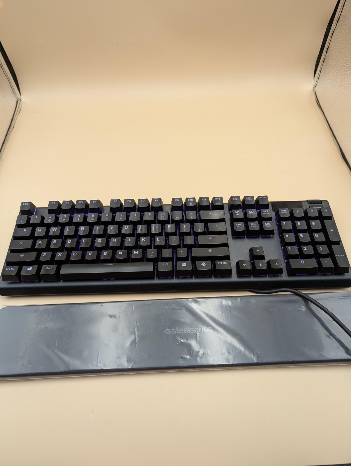 SteelSeries USB Apex 5 Hybrid Mechanical Gaming Keyboard – Per-Key RGB