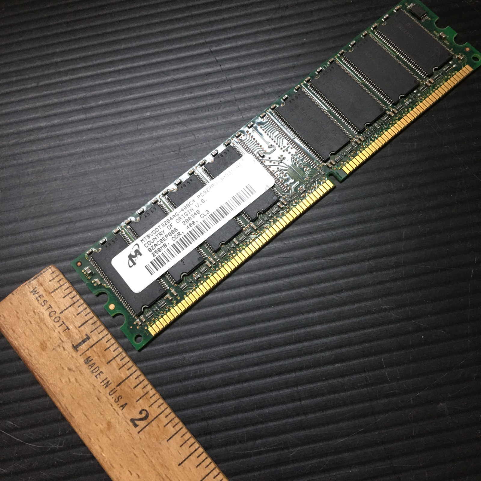 Micron 256MB DDR1 400MHz PC3200U CL3 Desktop RAM MT8VDDT3264AG-40BC4