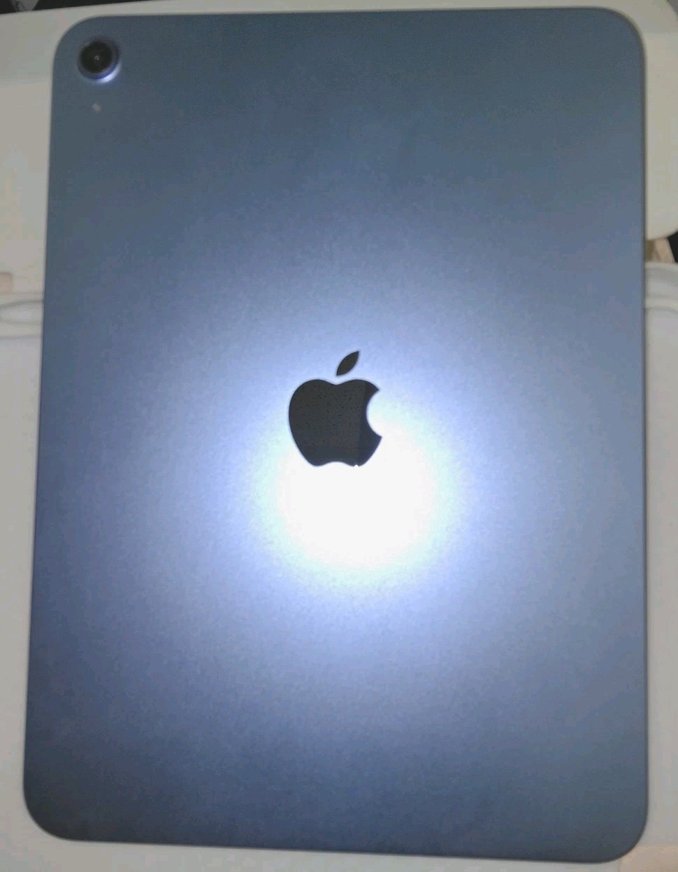 Apple iPad Air 11" For Parts Screen Protector And Rubber Case 