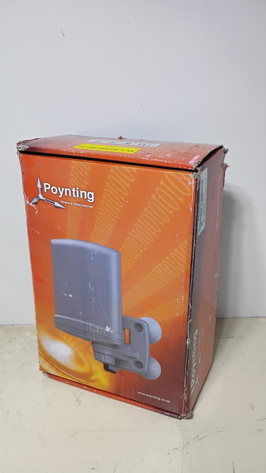 New Poynting A-XPOL-0001 Cross Polarised 4G LTE Antenna – 790-960/1710-2700 MHz