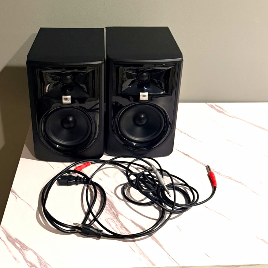 JBL LSR305 Powered Studio Monitor Speaker Pair 2.0 Wired Black XLR/TRS
