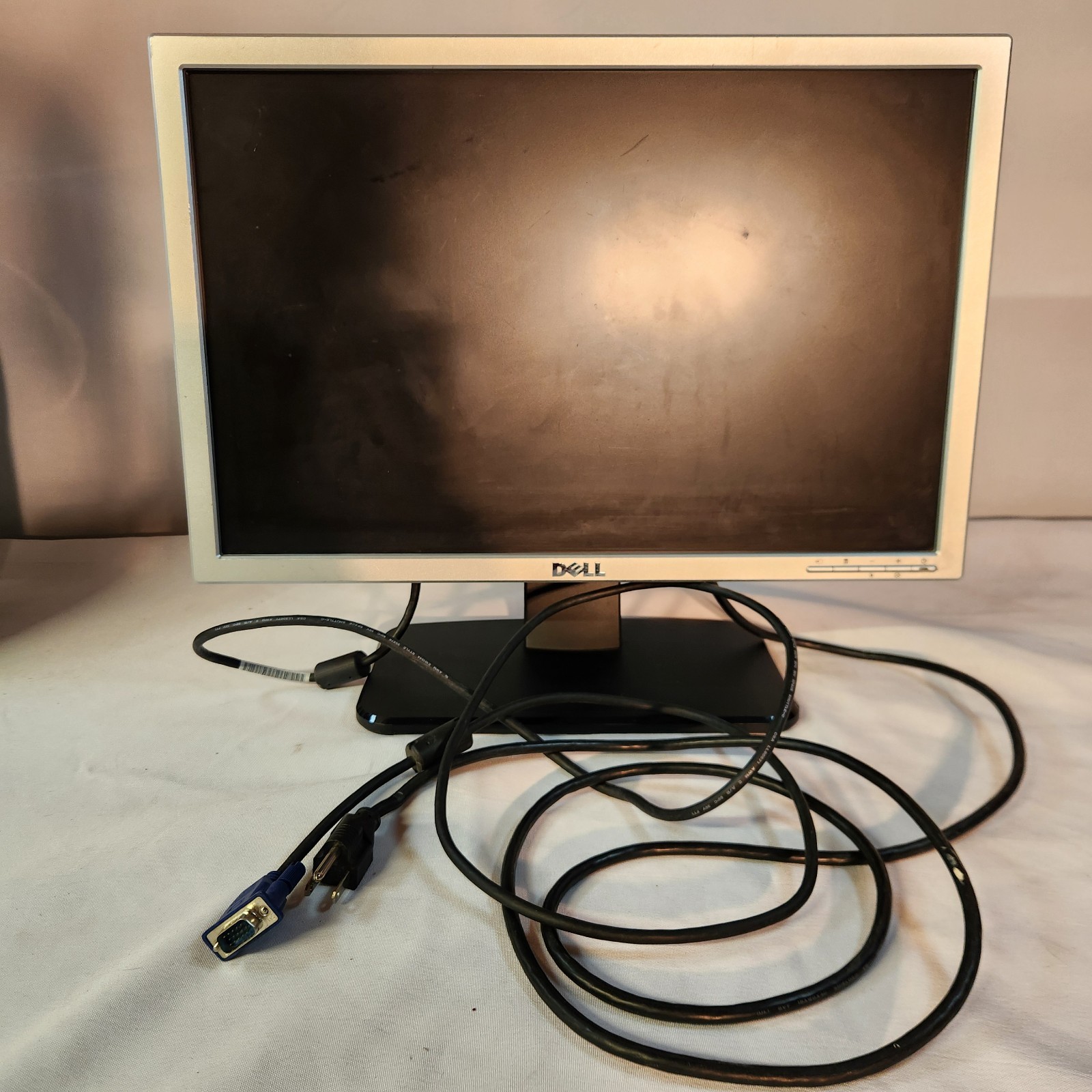 DELL SE198WFPv 19 inch Computer Monitor with Cables Not Tested 