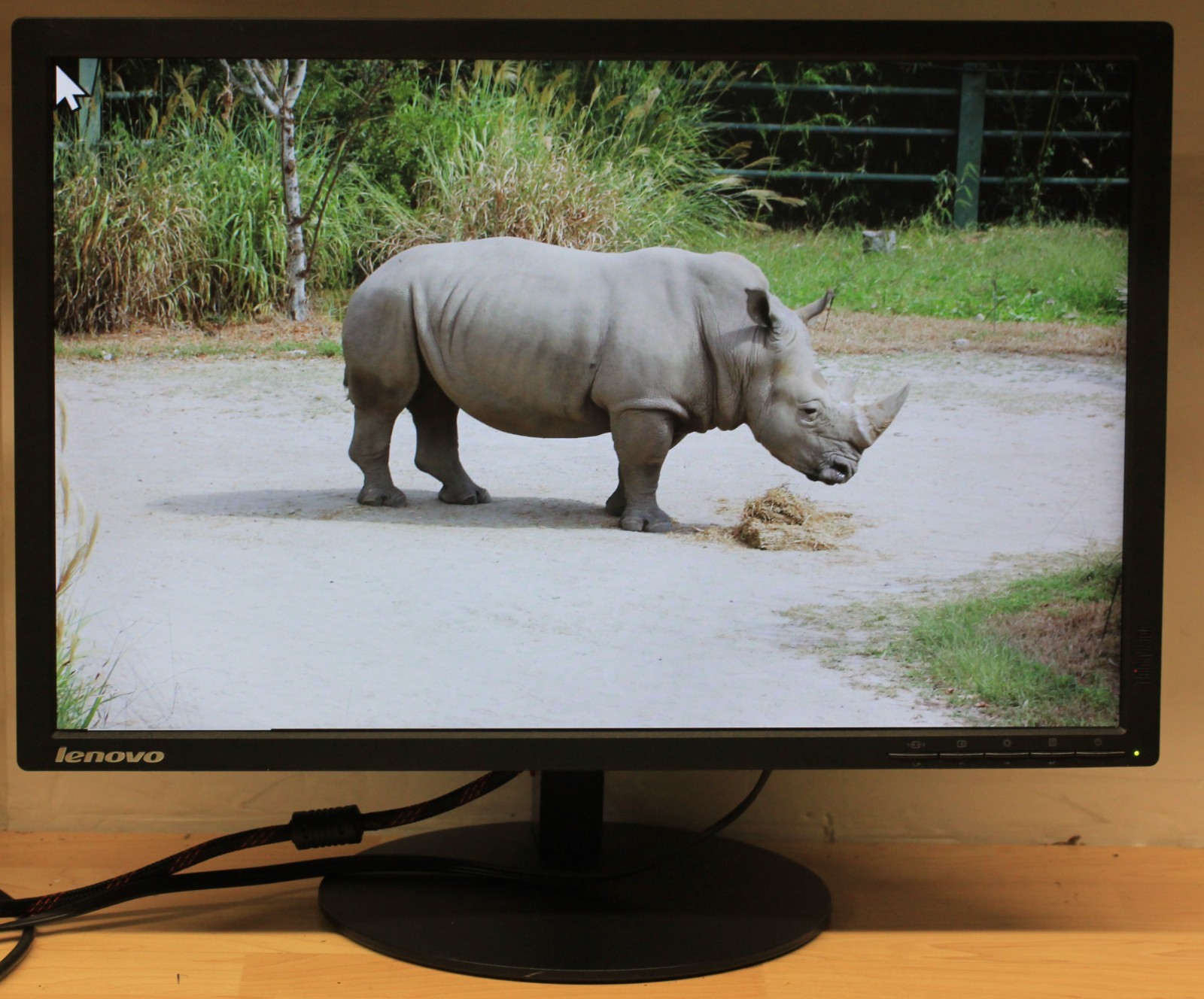 Lenovo ThinkVision T2254pC 22" LED Backlit 1680 x 1050 Monitor w/Stand