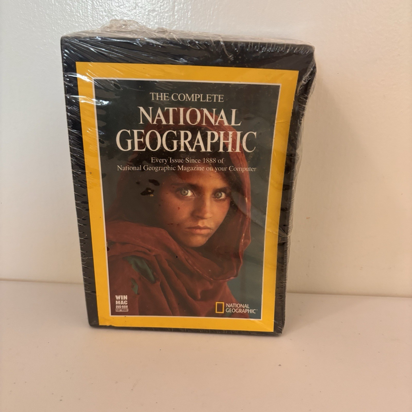 The Complete National Geographic (DVD-ROM Win Mac)  SEALED - Box Damage